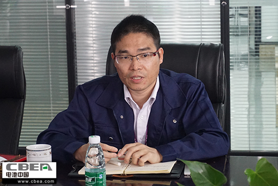 鵬輝能源動(dòng)力電池研究院院長劉建生參與座談.jpg