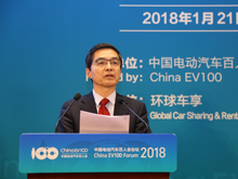 中國電動汽車百人會執(zhí)行副理事長、中國科學院院士歐陽明高主持會議