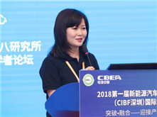 中國(guó)化學(xué)與物理電源行業(yè)協(xié)會(huì)動(dòng)力電池應(yīng)用分會(huì)秘書(shū)長(zhǎng)張雨主持開(kāi)幕式