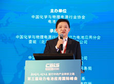 國家科技成果轉(zhuǎn)化基金、新能源汽車創(chuàng)業(yè)投資子基金合伙人兼總裁方建華主持會(huì)議