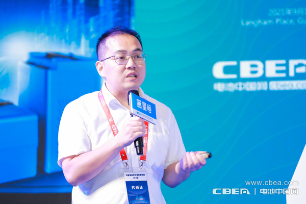 成都硅寶科技股份有限公司電子行業(yè)總經理葉興江作主題演講