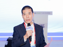 動(dòng)力電池應(yīng)用分會(huì)專家委員會(huì)副主任委員劉斐主持“蜂巢能源專場(chǎng)：開拓·共贏新能源全球市場(chǎng)”