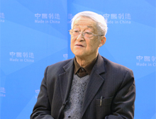 圖為超威集團相關(guān)負責(zé)人接受采訪